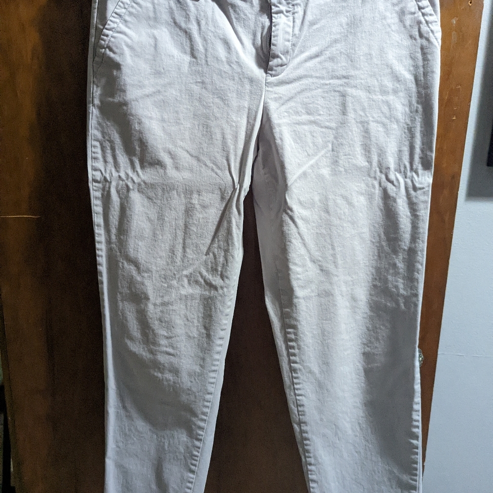 Gray cropped pants